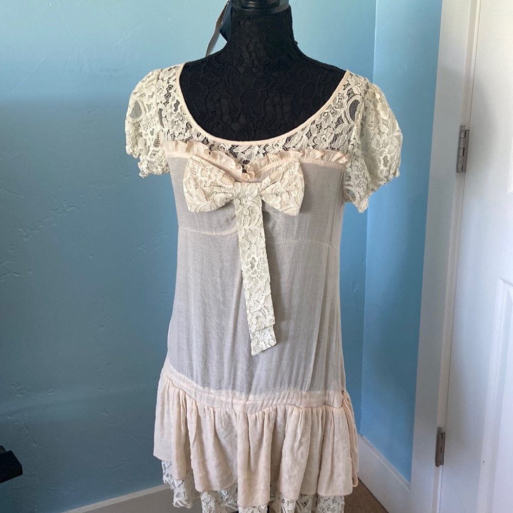 Vintage style gauze dress, bow front, size large- adorable
